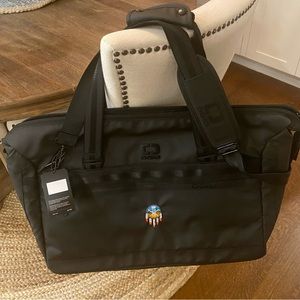 NWT Ogio travel bag with shoulder strap.